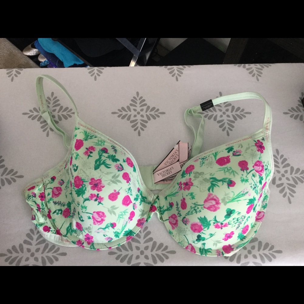 Brand new Victoria’s Secret bra in pretty for Spring floral pattern